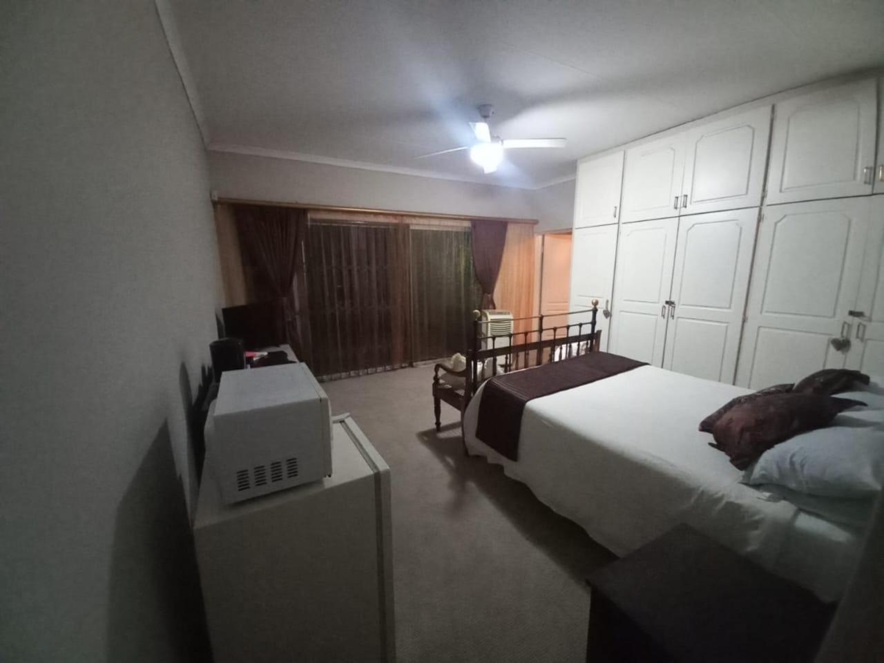 Anri Guesthouse 블룸폰테인 외부 사진